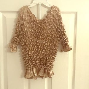 Gold color shirt sleeve shirt